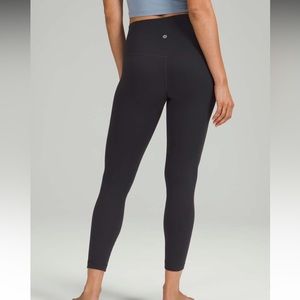 NWT Lululemon black granite aligns 25”